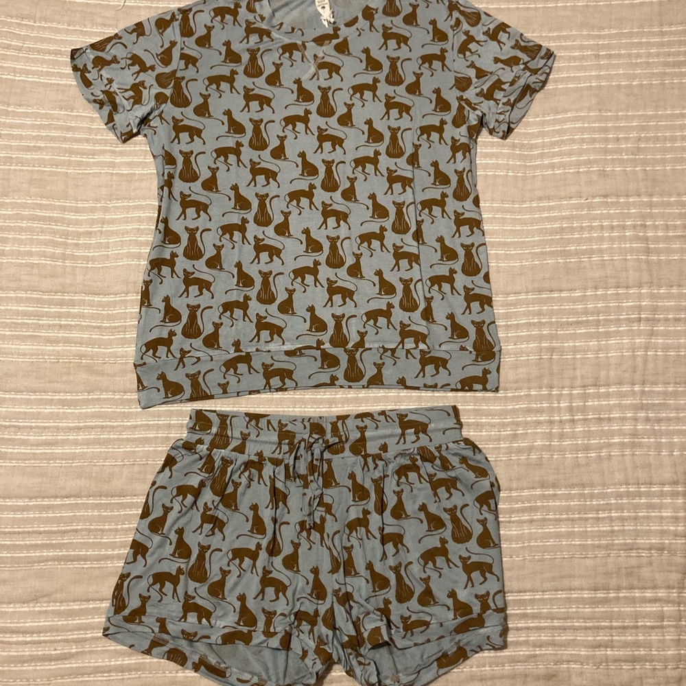 Kate Quinn cat lounge set